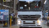 :    / Megafactories: Mercedes Actros (2012) SATRip 